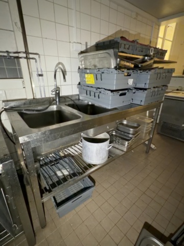 Diskbänk med restaurangutrustning - Gastrotech på auktion i Västernorrland, Sundsvall hos PS Auction