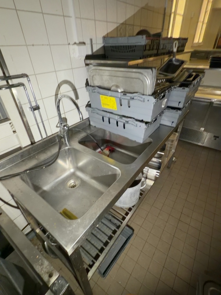 1530111-2 Sink with restaurant equipment - Gastrotech