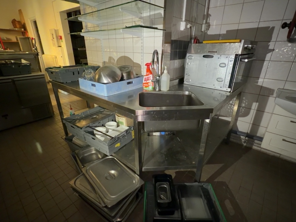 1530113-1 Angled sink - GastroTech