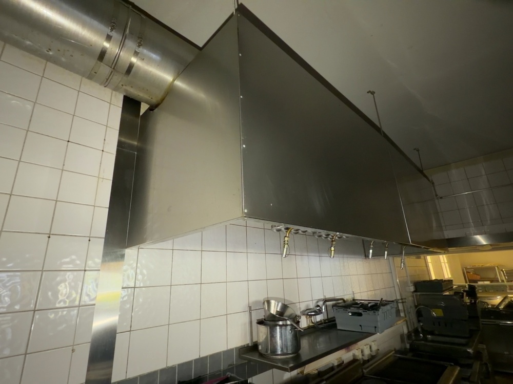 1530116-2 Ventilationskåpa för storkök