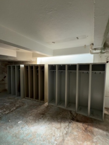 Klädskåp 4 sektioner på auktion i Västernorrland, Sundsvall hos PS Auction
