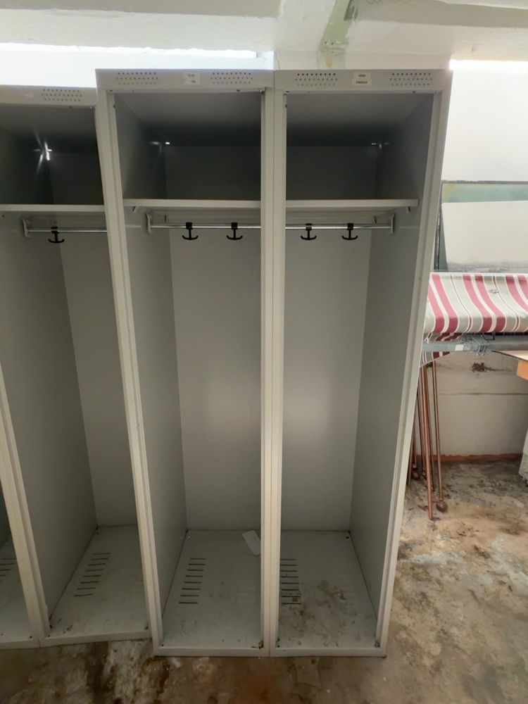 1530118-2 Klädskåp 4 sektioner