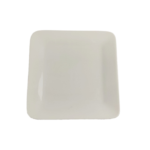 Fyrkantig assiett, 32 st - stl 18 x 18 x 2 cm, krämvit på auktion i Skåne, Helsingborg hos PS Auction