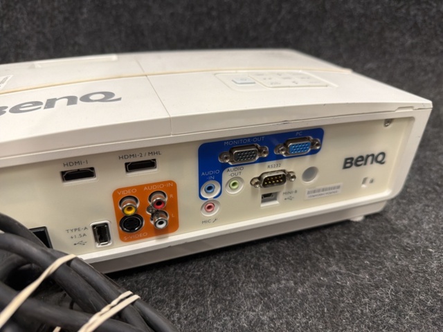 1581396-14 Projektor Benq 9H.JEA77.24E