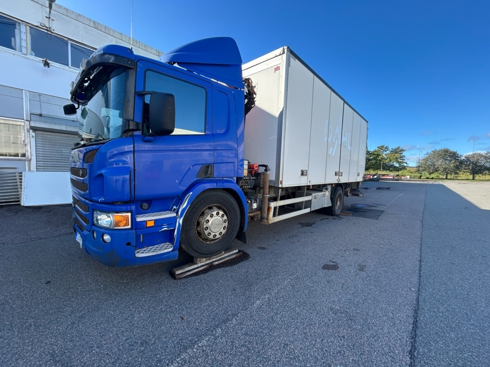 1411480-1 Crane truck with cabinet - Scania P320 4x2 9.3 Automatic, 320hp -2012 (Repair object)