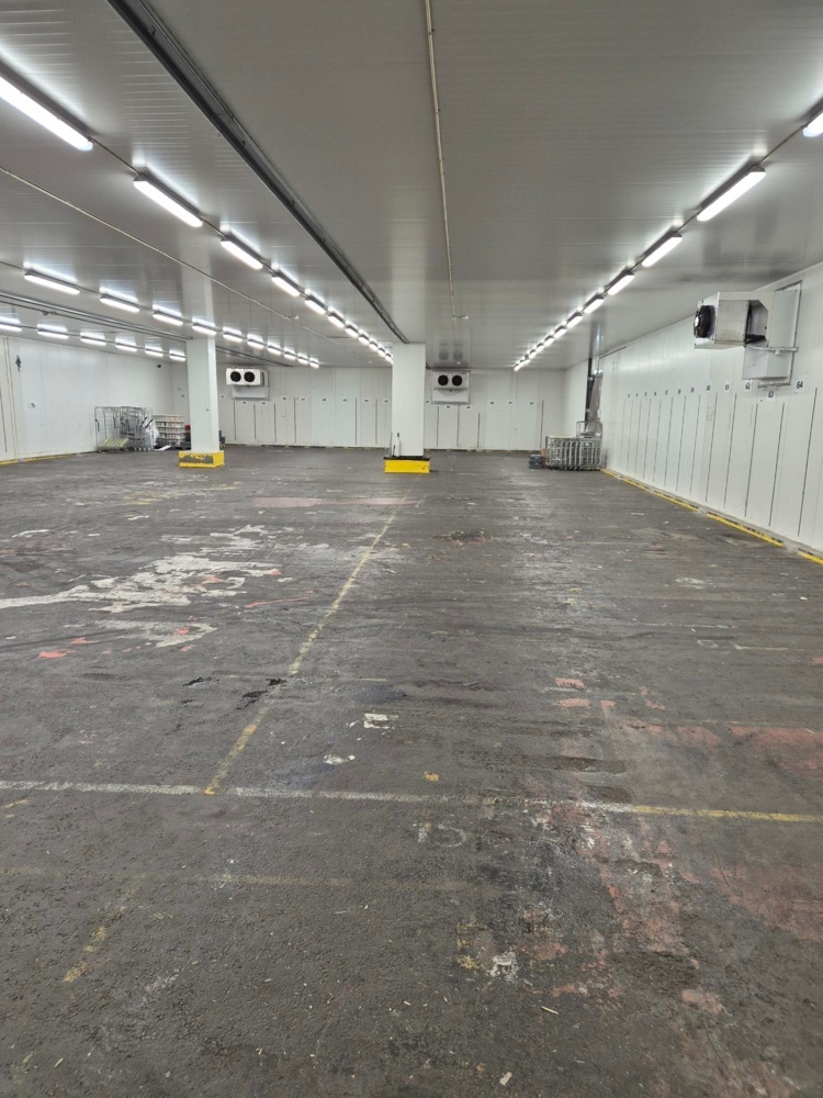 1524793-1 Cold room in insulated sections – approx. 17.6 x 26.4 x 3.2 m
