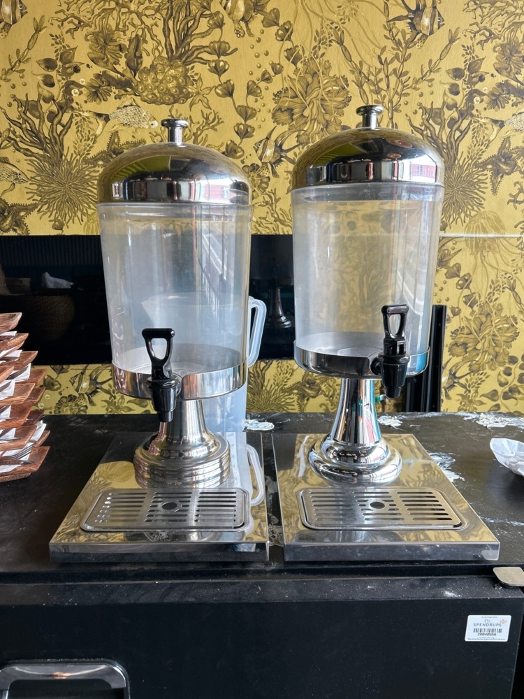 1529533-1 Beverage dispenser 2 pcs