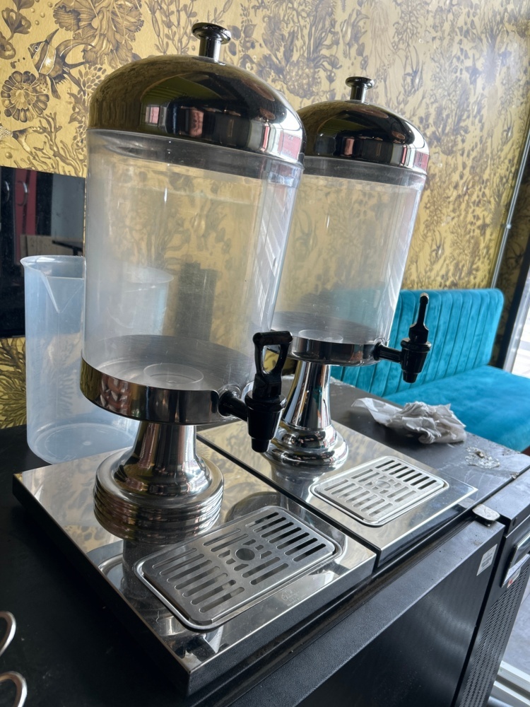 1529533-2 Beverage dispenser 2 pcs