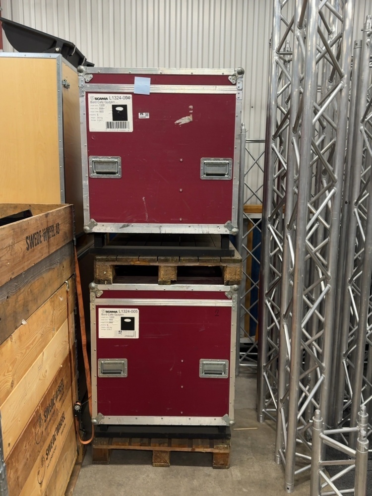 1458498-1 Café tables in cast iron 10pcs in transport boxes