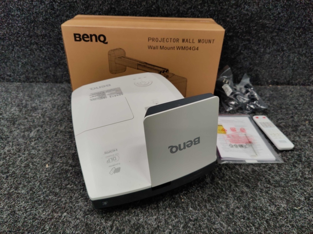 1581412-3 Projector Benq LW855UST