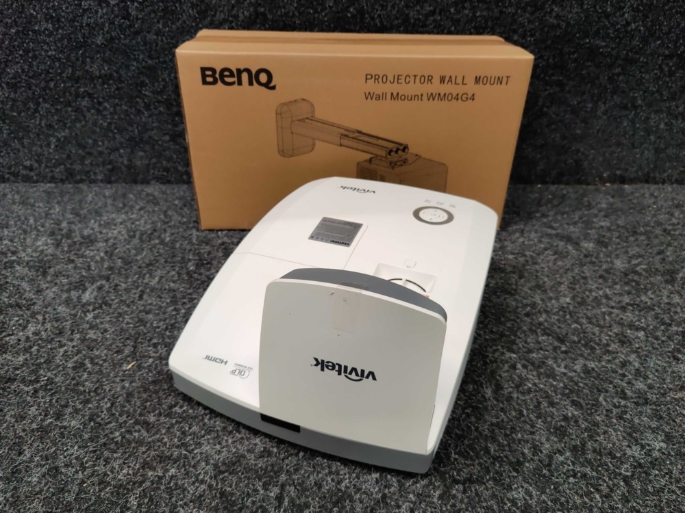 1581413-2 Projector Vivitek D756USTi