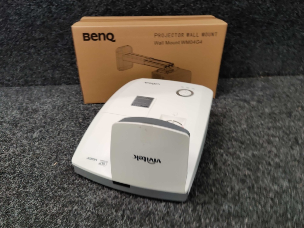 1581413-3 Projector Vivitek D756USTi