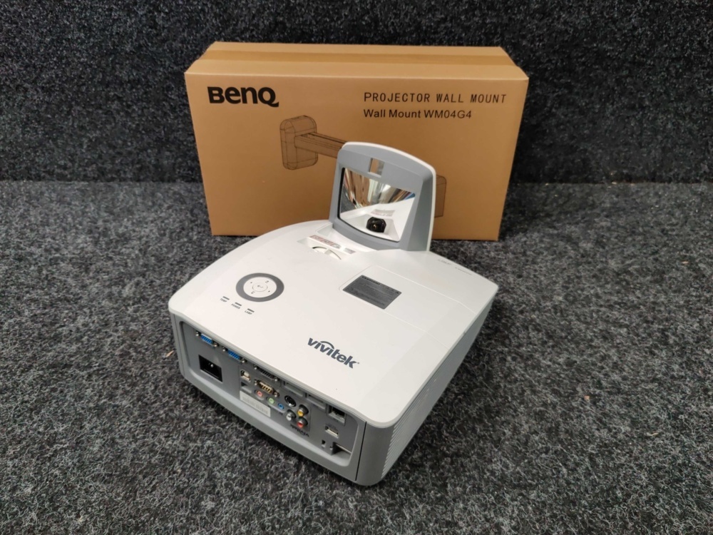 1581414-2 Projector Vivitek D756USTi