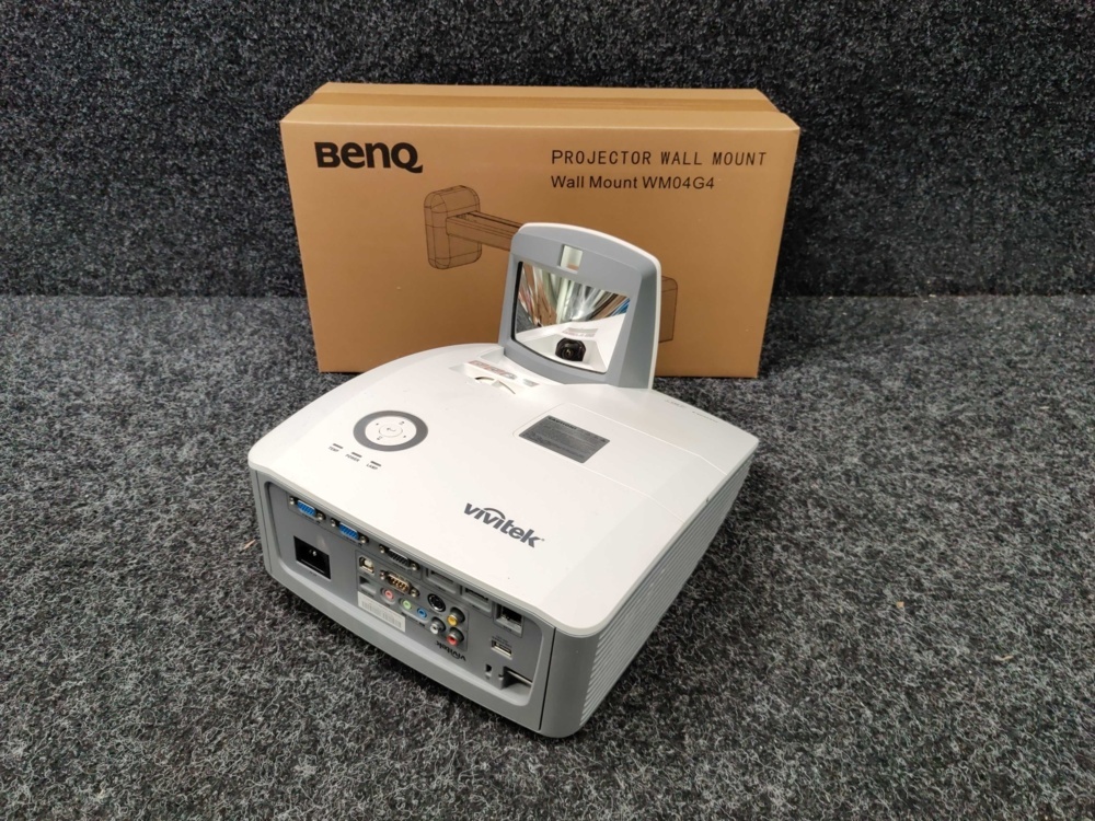 1581414-3 Projector Vivitek D756USTi