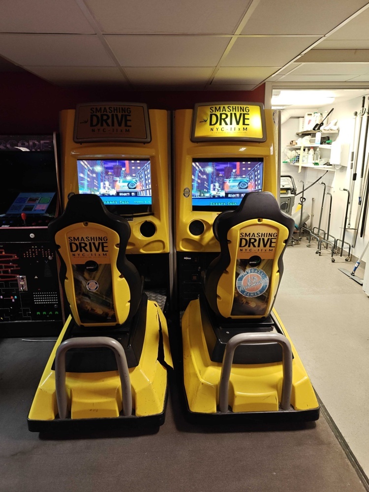 1484543-2 Two Smashing Drive arcade games