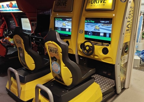 Två stycken arkadspel Smashing Drive