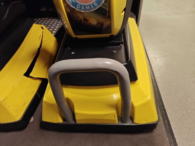 1484543-5 Two Smashing Drive arcade games