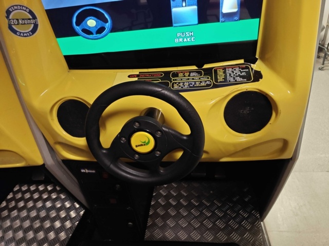 1484543-9 Two Smashing Drive arcade games