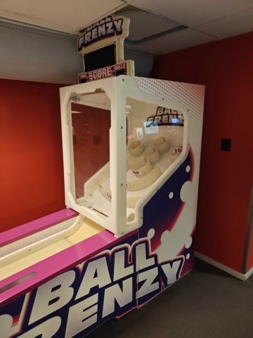 1484544-4 Arcade game Ball Frenzy