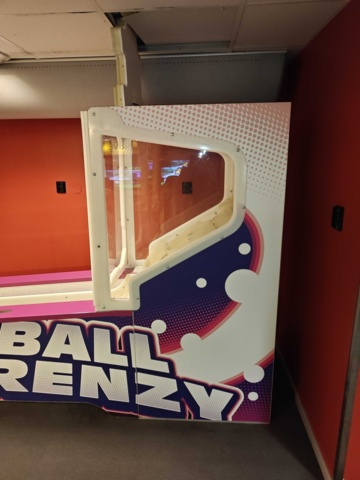 1484544-10 Arcade game Ball Frenzy