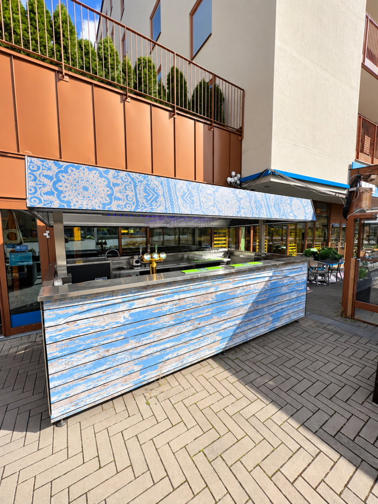 1536078-1 Mobile bar with hydraulically controlled roof, RGB lighting and ice machine