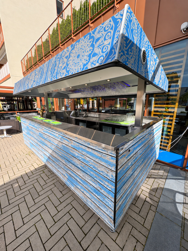 1536078-2 Mobile bar with hydraulically controlled roof, RGB lighting and ice machine