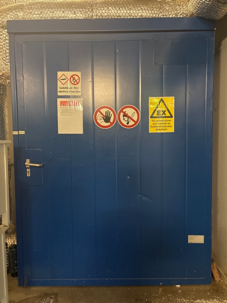 1529547-1 Gas cabinet - DENIOS GFT 17.9