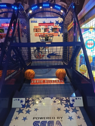 Arkadspel Sonic Allstars basket på auktion i Norrbotten, Luleå hos PS Auction