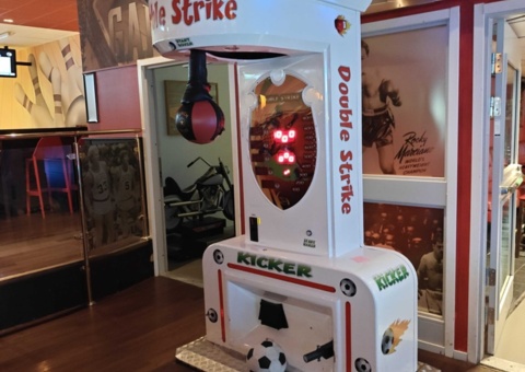Arcade game Double Strike
