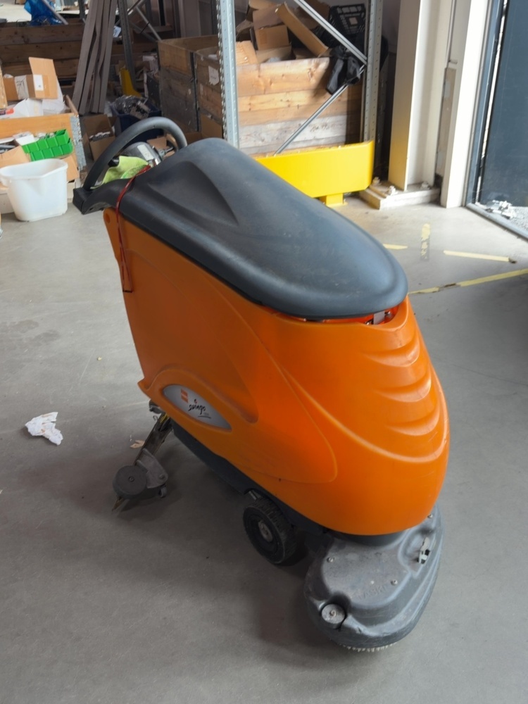1545014-1 Kombiskurmaskin med laddare - TASKI Swingo 1255 B