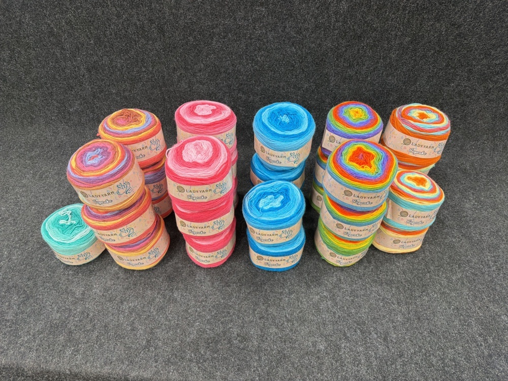 1582576-2 29st garnnystan, Akrylgarn CupCake – antipilling mjukt 150g