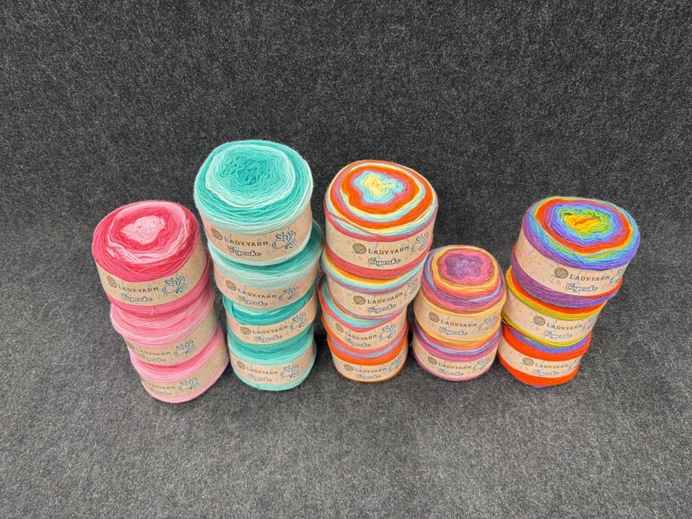 1582584-2 16 st garnnystan, Akrylgarn CupCake – antipilling mjukt 150g