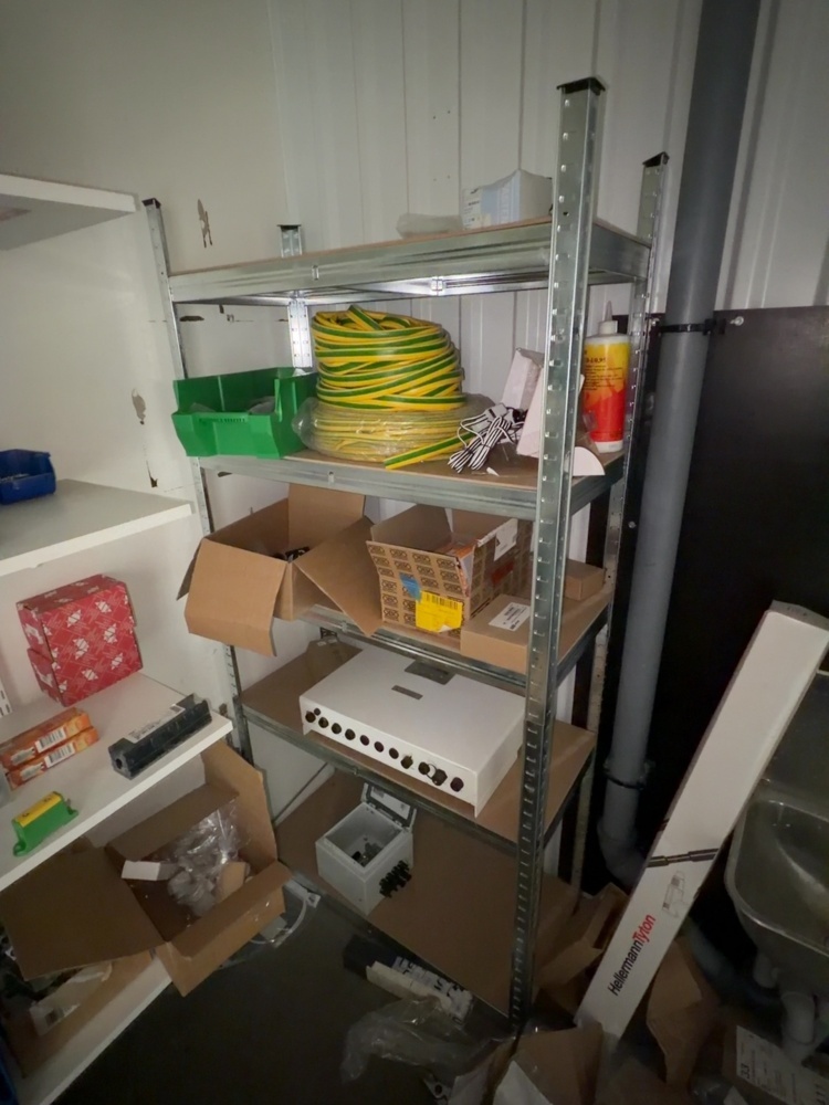 1545022-2 Allt i rummet - installationsmaterial, komponenter och hyllor