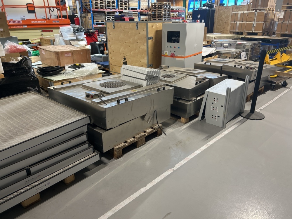 1582616-1 Fan Filter Units (FFU) with HEPA filters