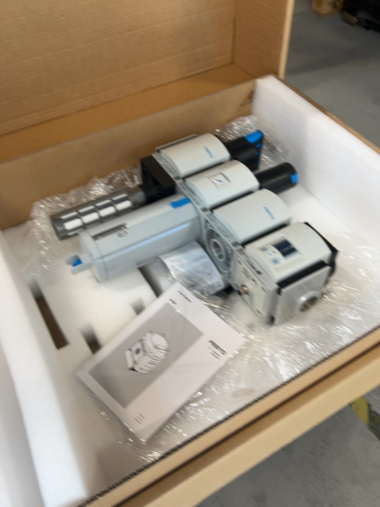 1582621-2 Compressed air equipment and flow sensors 4 pcs - Festo Flow Sensor