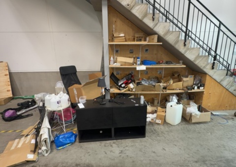 Samling med installationsmaterial, utrustning och förvaring