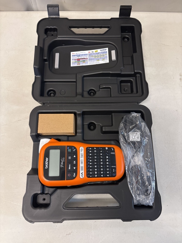 1511408-1 Labeling machine with accessories - Brother P-touch E110