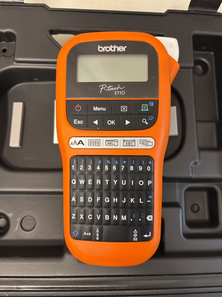 1511408-2 Labeling machine with accessories - Brother P-touch E110