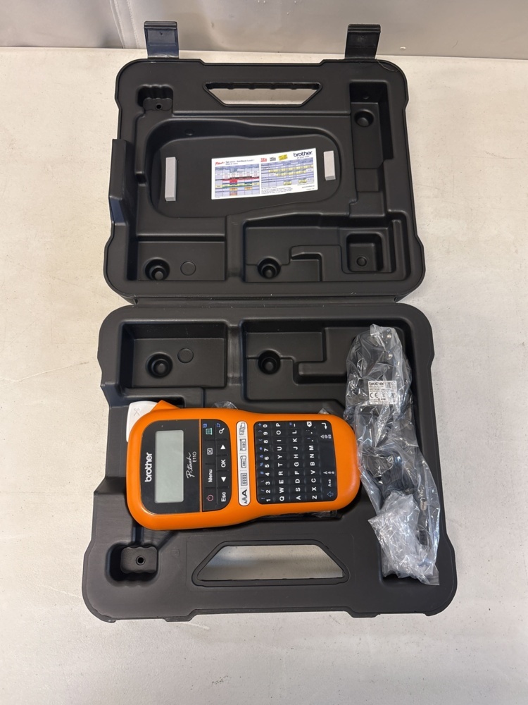 1511409-1 Labeling machine with accessories - Brother P-touch E110