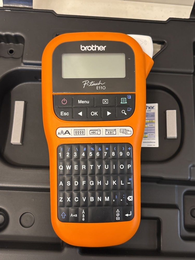 1511409-2 Labeling machine with accessories - Brother P-touch E110