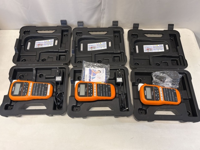 Märkmaskiner 3 st med tillbehör - Brother P-touch E110 på auktion i Stockholm, Segeltorp hos PS Auction