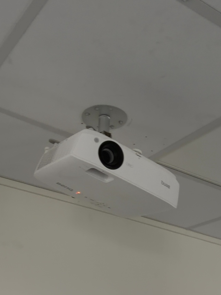 1545071-1 Projektor med projektorduk - BenQ