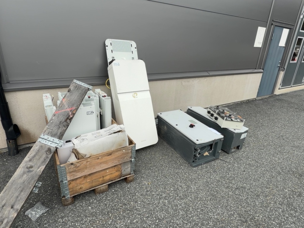 1545054-2 Parti med elektronikskrot