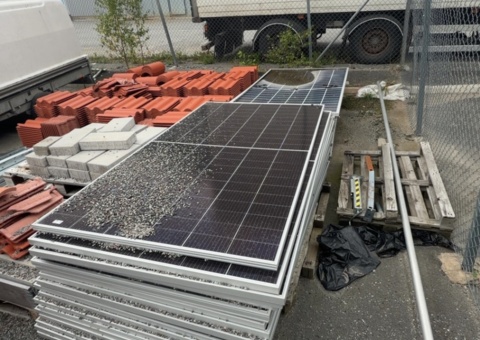 Större samling med solpaneler