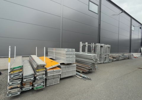 Parti med aluminiumställning och ställningsdelar - Monzon