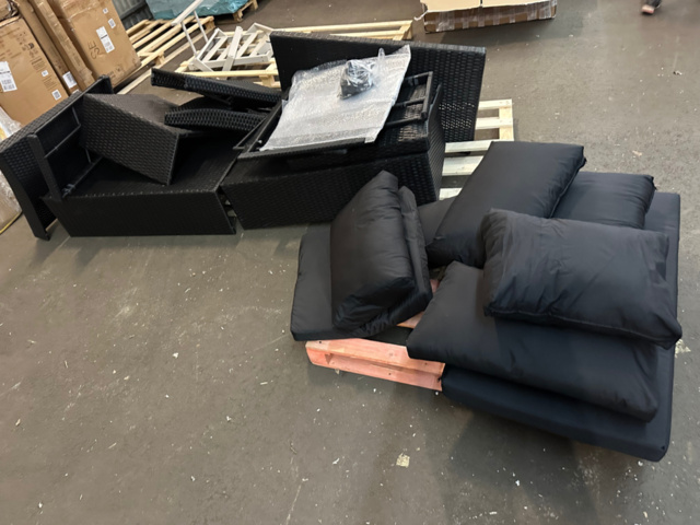1570296-1 Soffa i konstrotting, ej kontrollerad om den är komplett