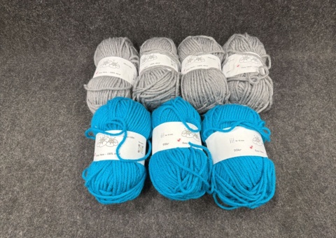 7 balls of yarn