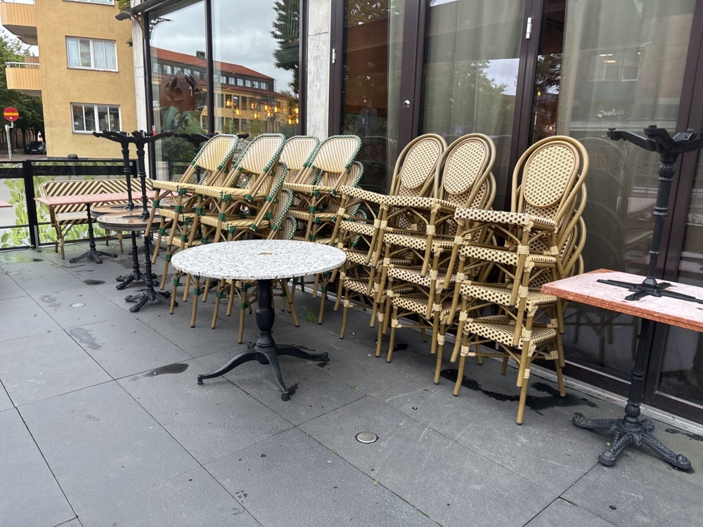 1425951-2 Outdoor furniture - Tables, chairs and sofas
