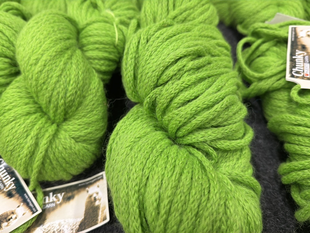 1582656-2 9 balls of yarn