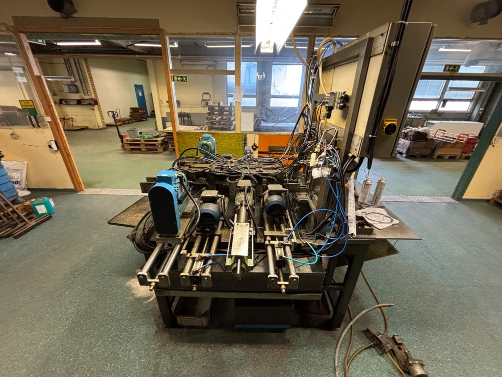 1563396-2 Fleroperationsmaskin för borrning och gängning – Suhner TAPmaster